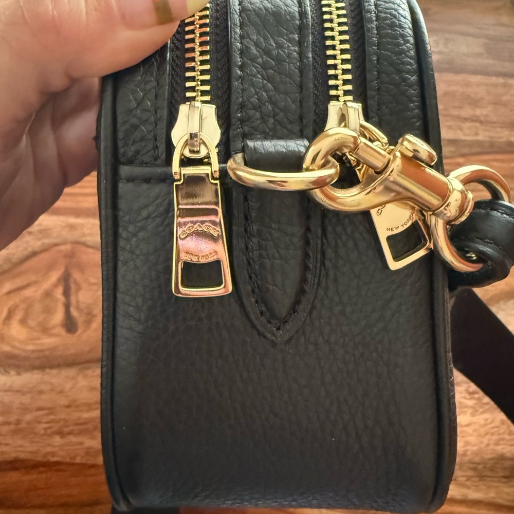 Coach Solid Black Pebbled Leather Horse and Carriage Crossbody Camera Bag Auth - Picture 7 of 11